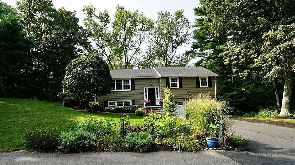 1st image of 7 Arnold Dr