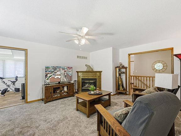 4th image of 904 Joseph Dr