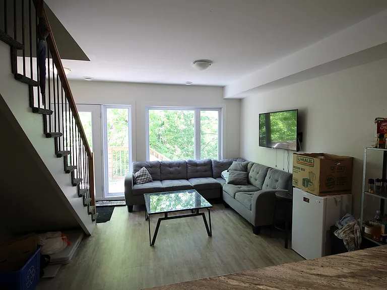 424 Nelson St #2 — Photo 2