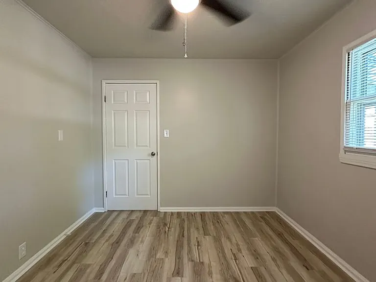 2101 S Pershing Dr — Photo 14