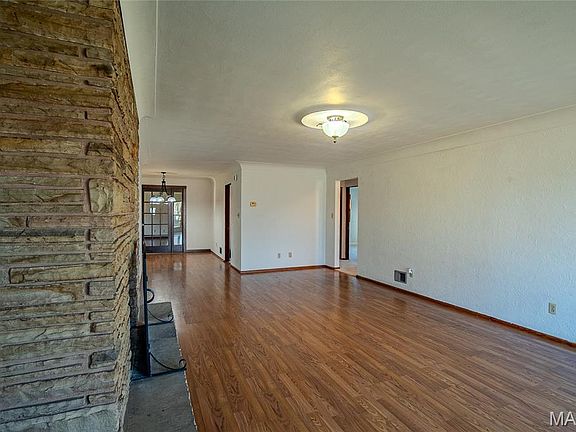 3rd image of 403 S 5th St