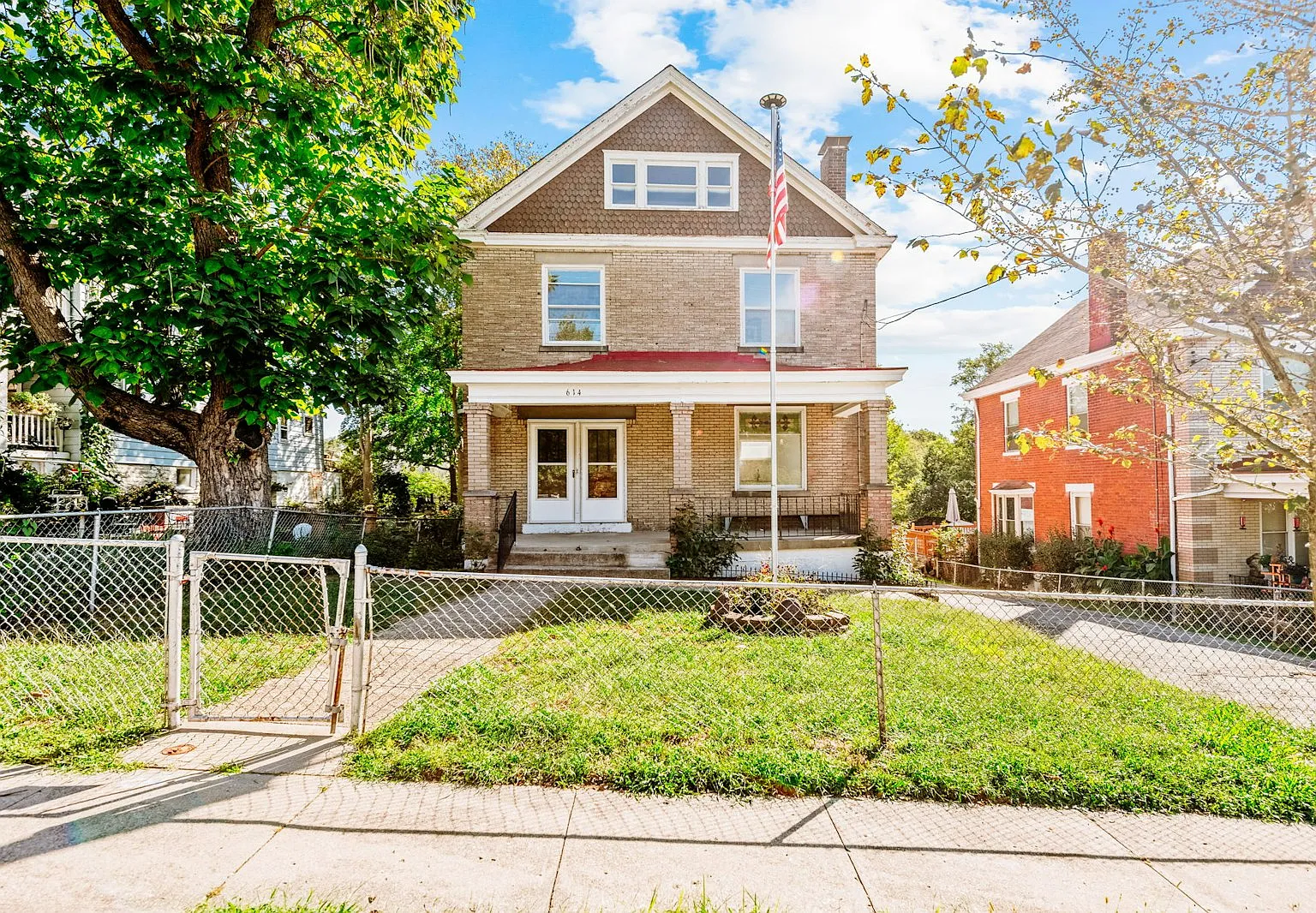 614 Hawthorne Avenue — Photo 2