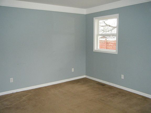 4th image of 536 Pembroke Dr