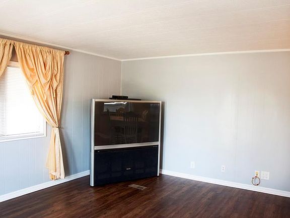 3rd image of 229 Lake Blvd