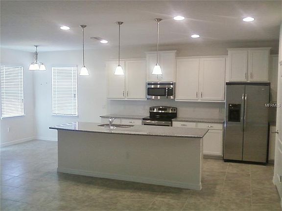 3rd image of 3021 Esmeralda Dr