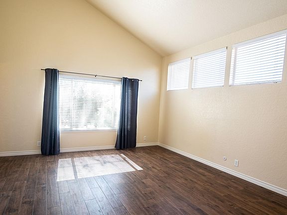 3rd image of 839 W Orangewood Ave
