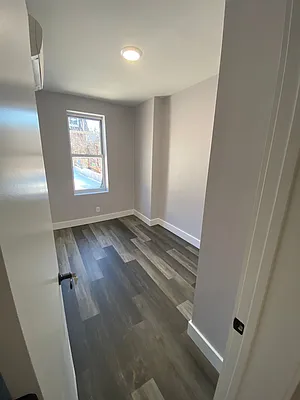 Rented by Aron Fried, LREB | media 32