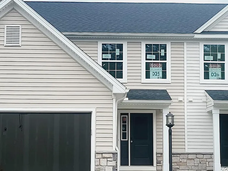 54 Long Bend Dr #112 — Photo 3