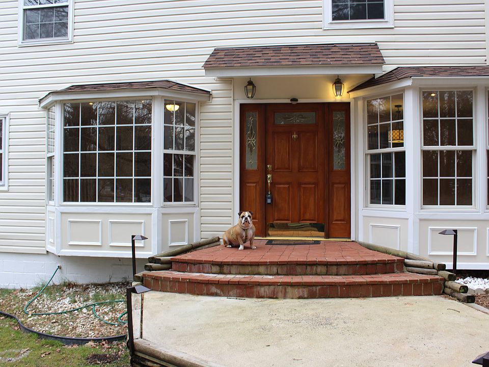 Front with 2 Bay wondows