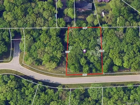 676 Kings Fairway Ct, Grand Blanc, MI 48439