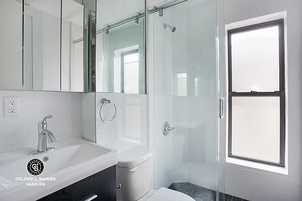 Rented by Coldwell Banker Warburg | media 10