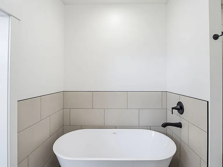 475 E River Ln — Photo 14