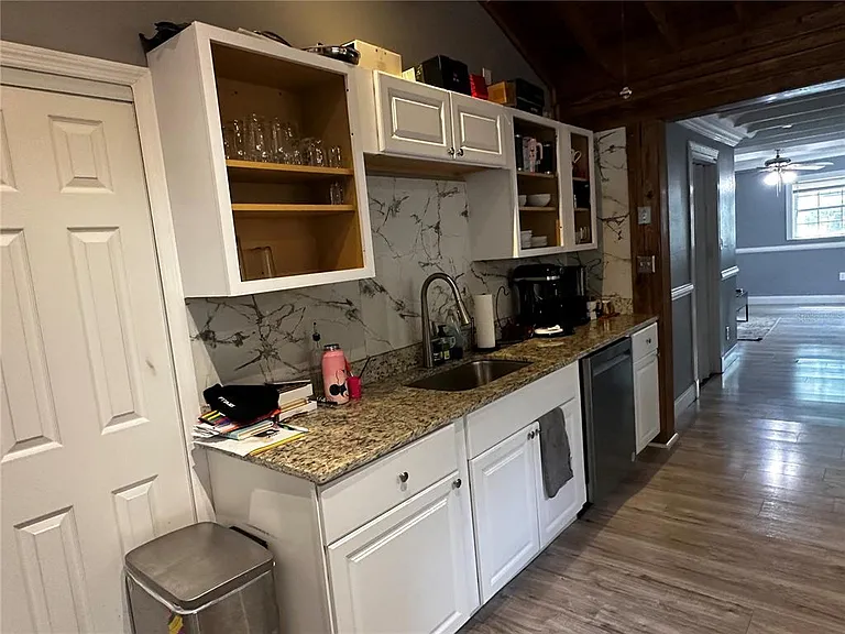 724 NE 17th Ave — Photo 11