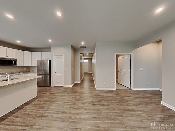 3rd image of 1026 Carnation Dr
