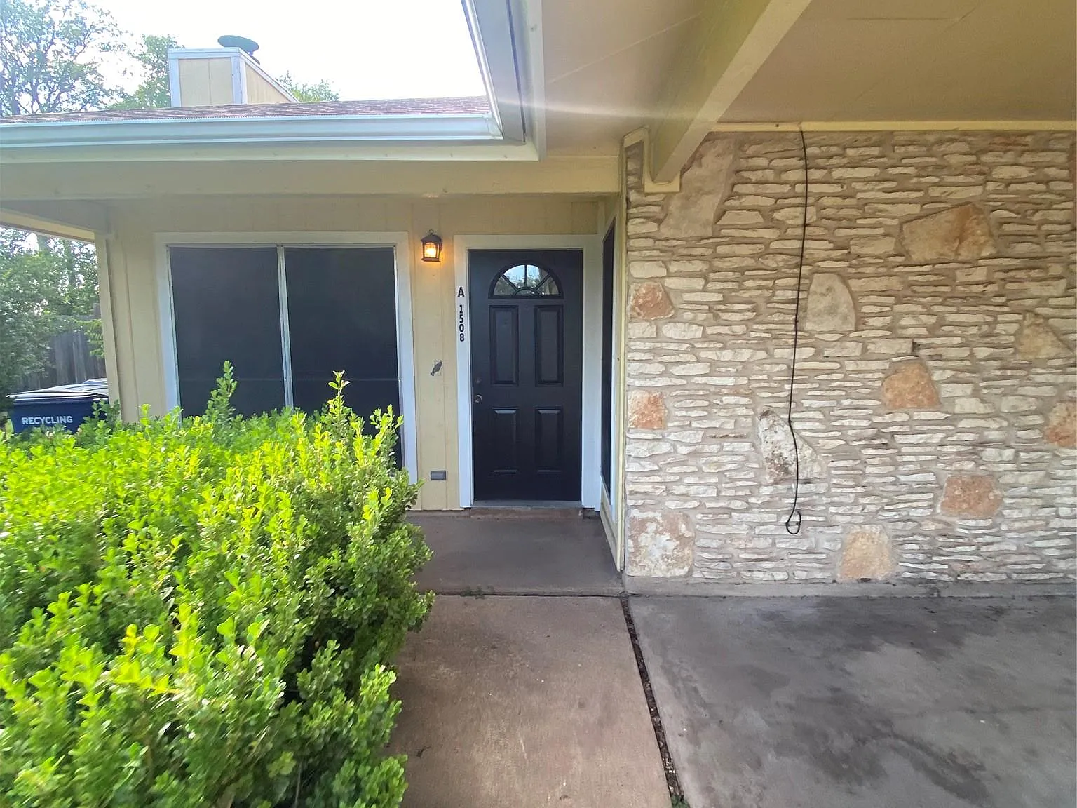 3 bed, 1.5 bath, 978 sqft, $1,550 — Photo 3