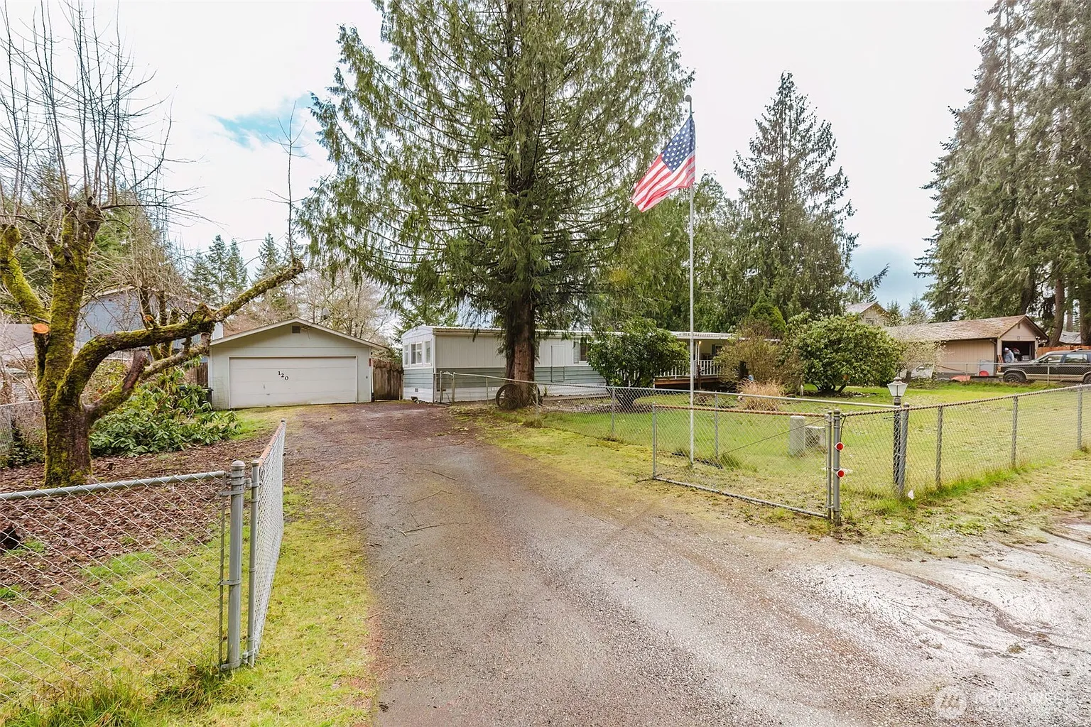 120 NE Larson Lake Lane photo 1