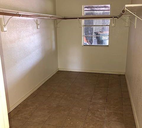 5th image of 707 Live Oak St