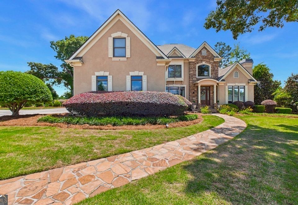 1st image of 240 Fairways Dr