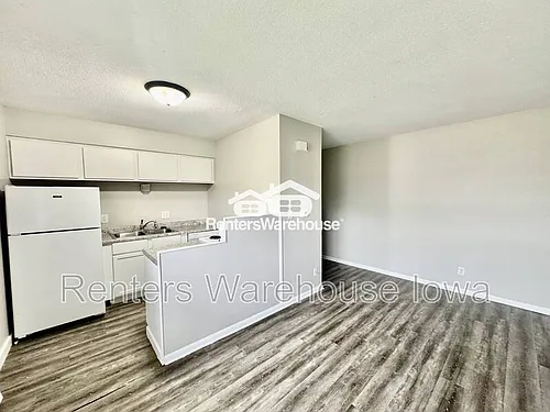 114 NW College Ave Photo 1