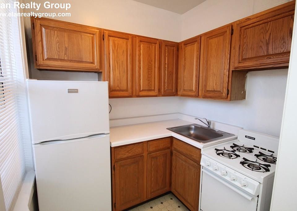 2nd image of 711 W Belmont Ave APT 405