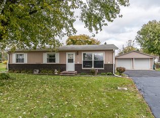 16 Shore Ct, Oswego, IL 60543