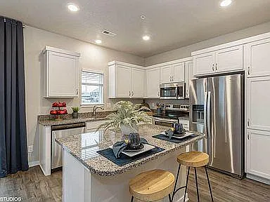 856 NE Larkspur Ave — Photo 4