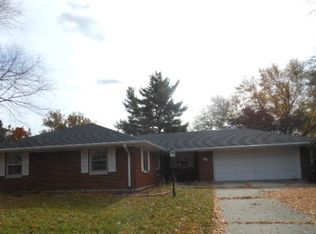2220 Mayflower Dr, Aurora, IL 60506