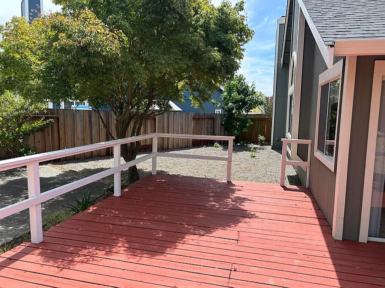 536 Longridge Dr — Photo 11