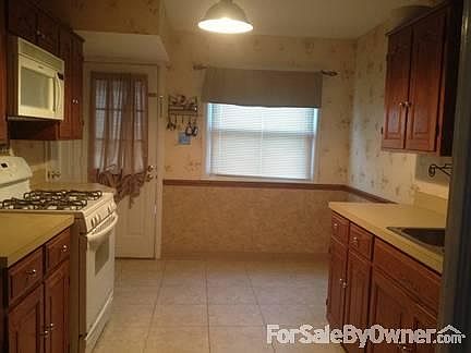 Eat-in Kitchen