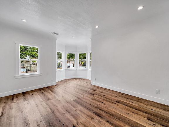 5th image of 3035 Logan St