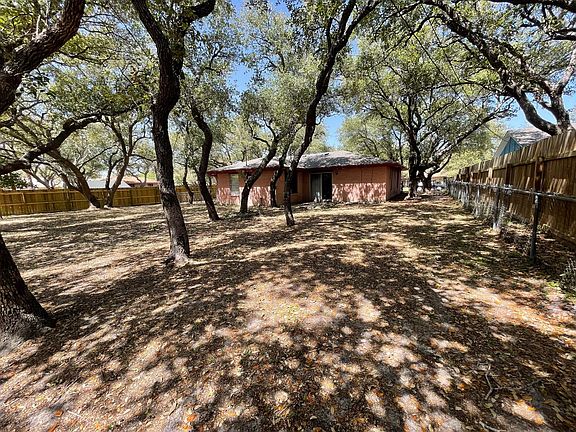 4th image of 111 Greenway Ln