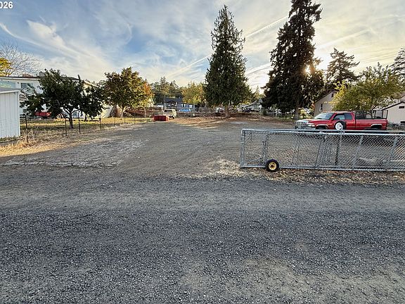 5th image of 13 East St
