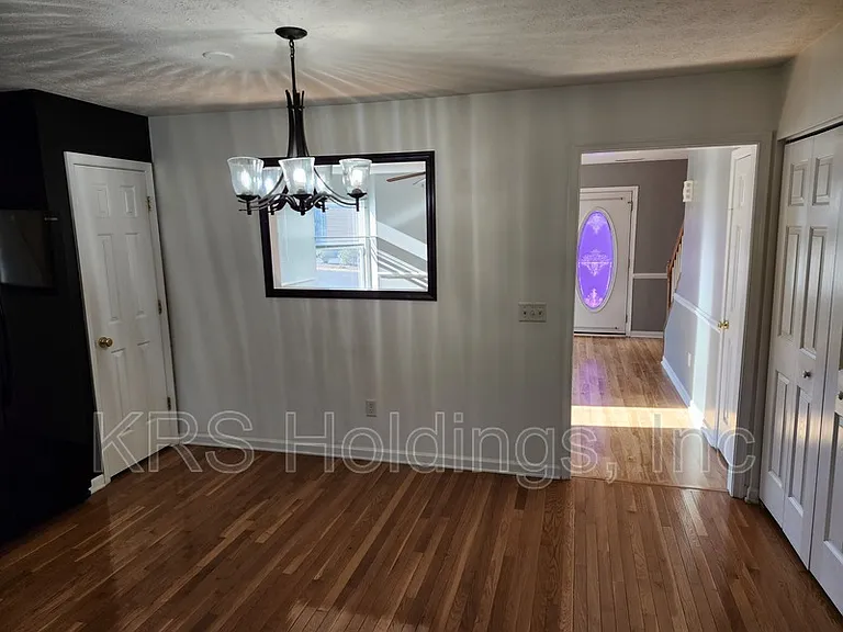 1210 Victorian Village Dr — Photo 6