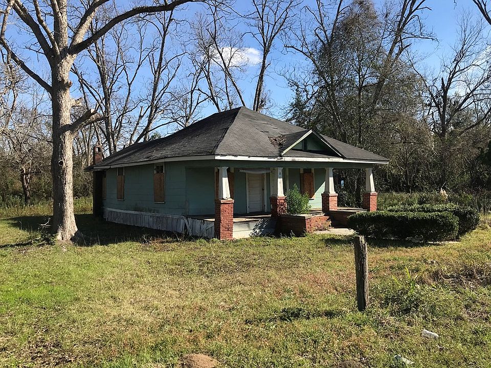 2nd image of 412 E Railroad St NE