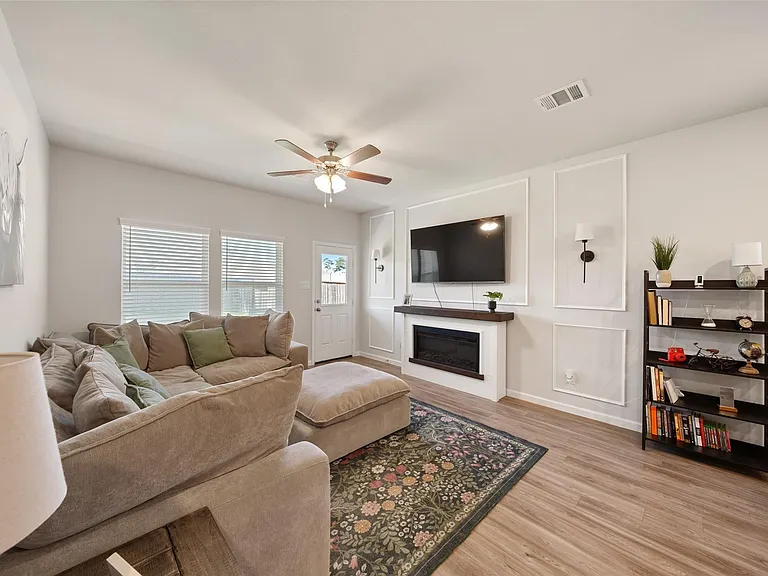 8015 Peppercorn St — Photo 10