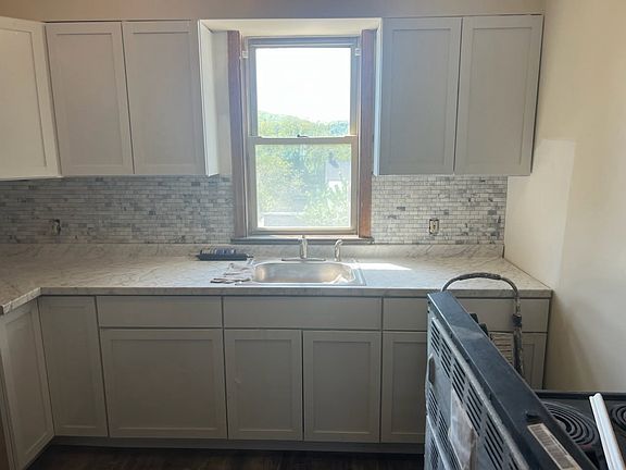 2nd image of 613 Spring St #2