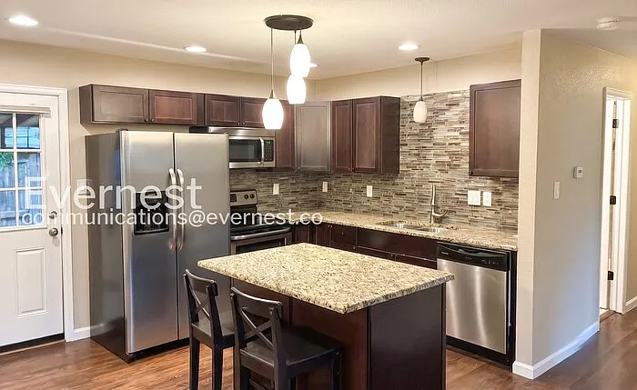 226 Columbine Ct — Photo 4