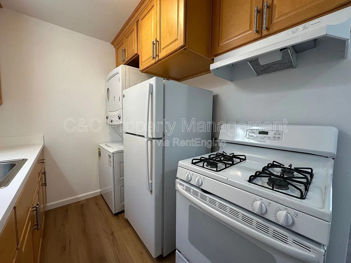 Building Photo - 922 Lupin Dr #2