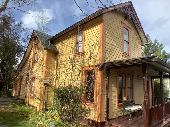 247 N 2nd St, Ashland, OR 97520