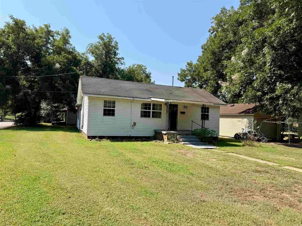 211 McKennon St, Clarksville, AR 72830