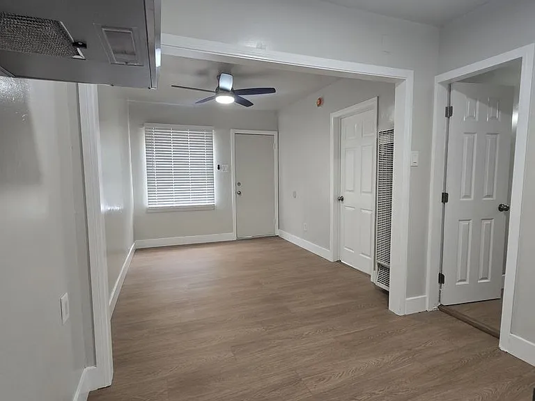 10961 S Figueroa St — Photo 18