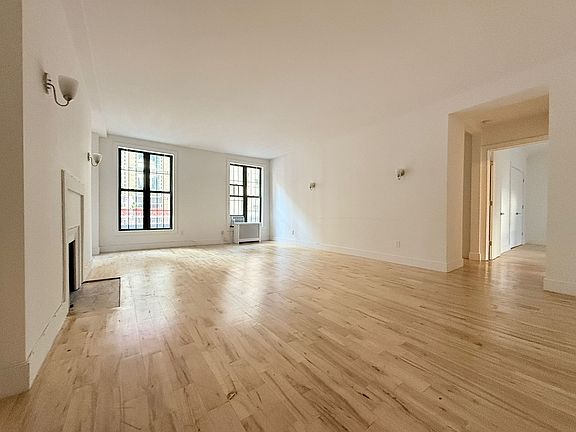 3rd image of 15 W 55th St APT 9A