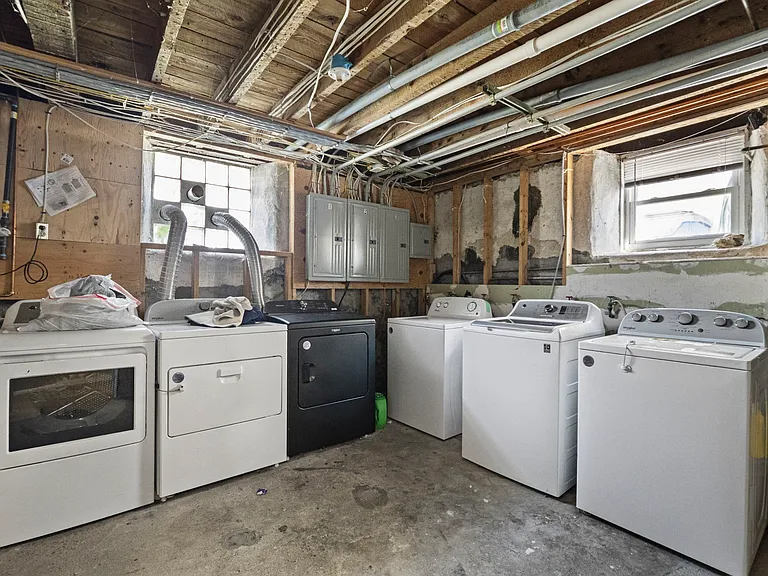 306 Mott St #1 — Photo 11