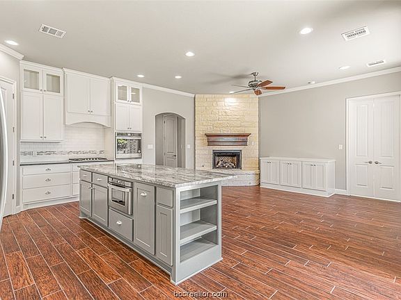 2nd image of 4018 Brownway Dr
