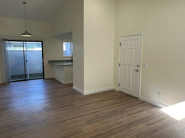 7502 Island Way — Photo 10