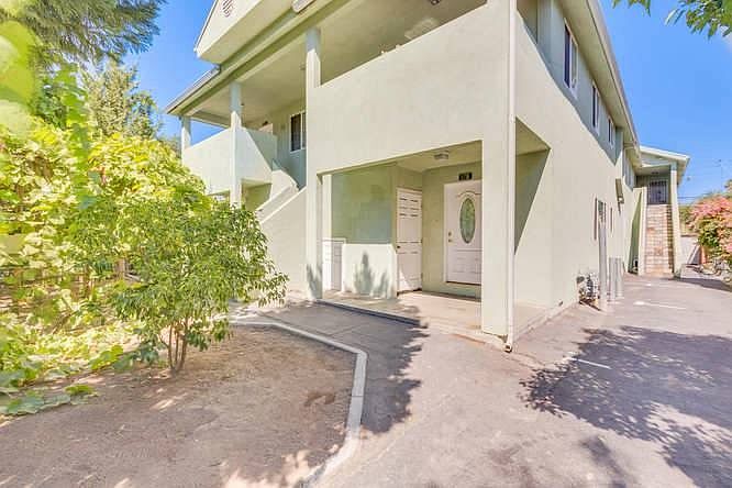 Fron area with garden available.