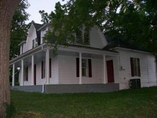 3rd image of 300 E Cowden St