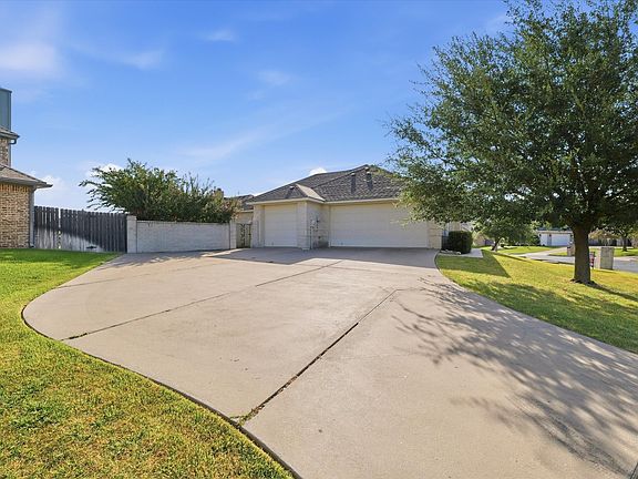 4th image of 32 N Shore Cir