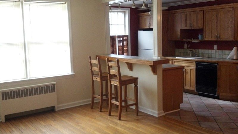 2nd image of 101 Gates Ave APT J5
