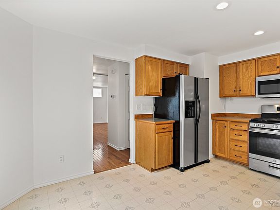 3rd image of 12042 31st Avenue NE